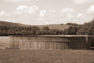 slurry tank for waste management header